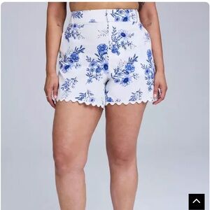 Torrid - Belle Isle 5'' Scallop Hem Short - size 18
